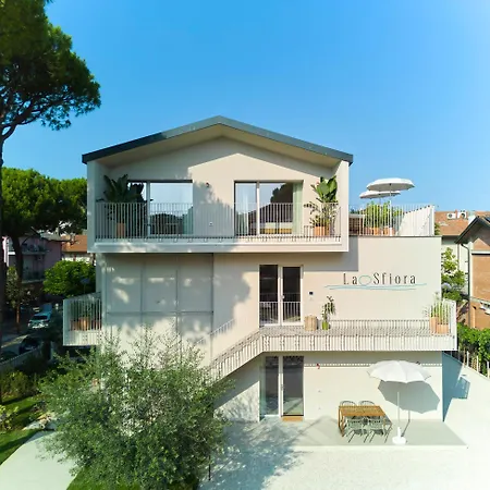 La Sfiora Bed & Breakfast 4*