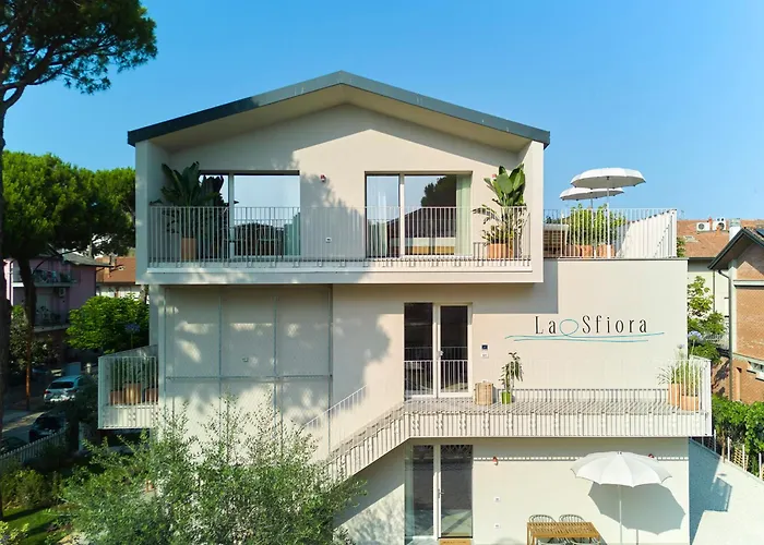 La Sfiora Bed & Breakfast 4*