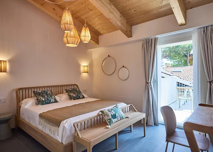 La Sfiora Bed & Breakfast 4*